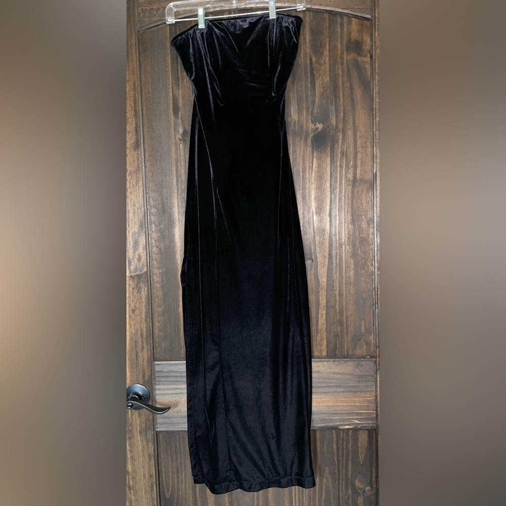 Newport News, Shape FX Black Velour strapless, long dress, Size 4P *VINTAGE*